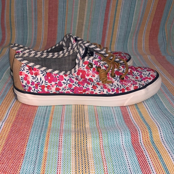 Sperry Slip In Shoes 7.5 - Picture 2 of 5